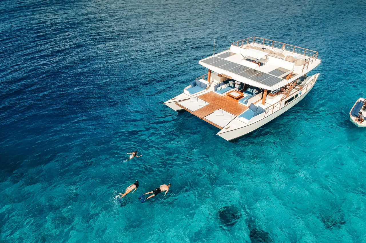 Luxury-catamaran-Gili-Trawangan-1