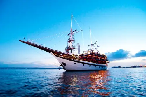 Bali Pirate Dinner Cruise