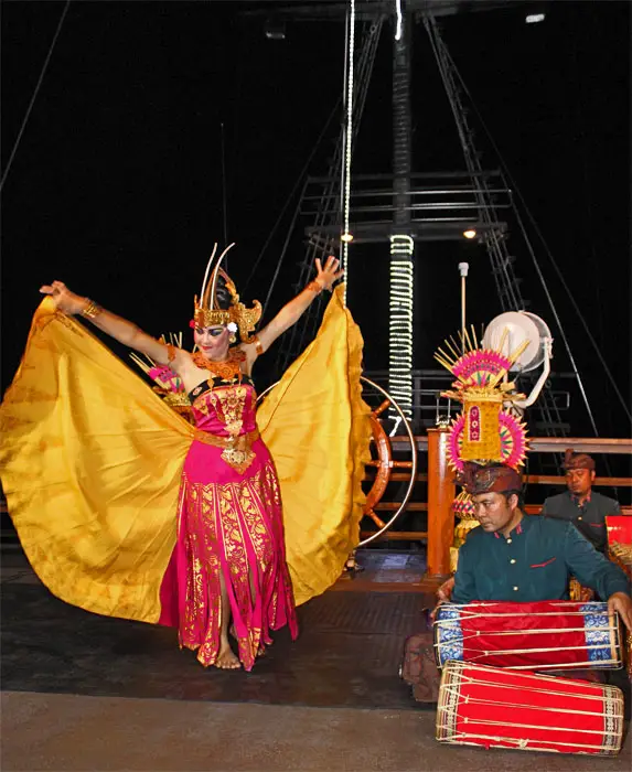 Bali Pirate Dinner Cruise - Image 8