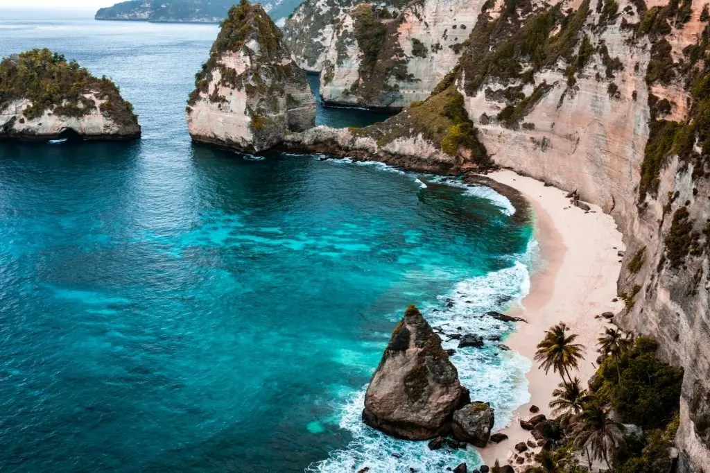 Nusa Penida west and east coast tour scenic views and beaches.